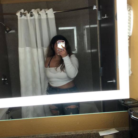 Profile Picture of Anastèsia Lopez (@analopez704) on Poshmark