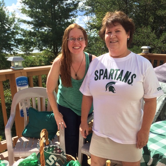 Profile Picture of Joanne Horton (@papahortom) on Poshmark