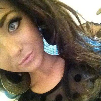 Profile Picture of Danielle Mooney (@danimwahh1111) on Twitter