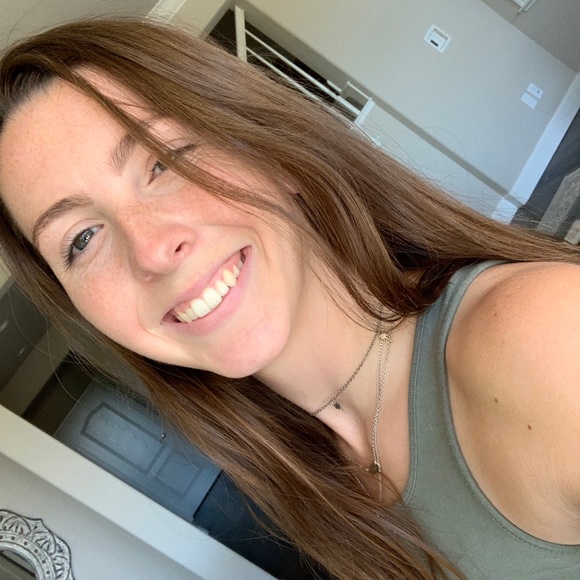 Profile Picture of Julia Lathrop (@julialathrop14) on Poshmark