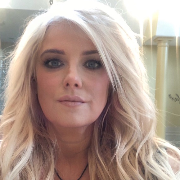 Profile Picture of Alexandra Tsang (@doctorblonde) on Poshmark
