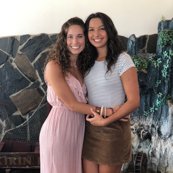 Kylie Hurst - Poshmark Profile Picture of Kylie Hurst (@kyrose_3) on Poshmark