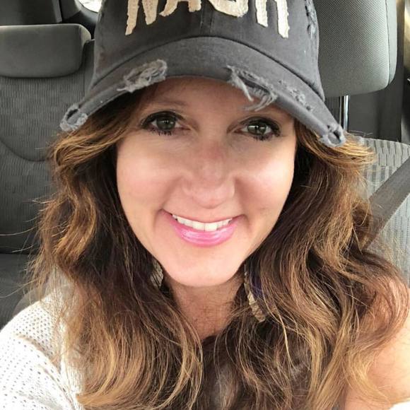 Profile Picture of Lisa Consiglio ryan (@consiglio2) on Poshmark