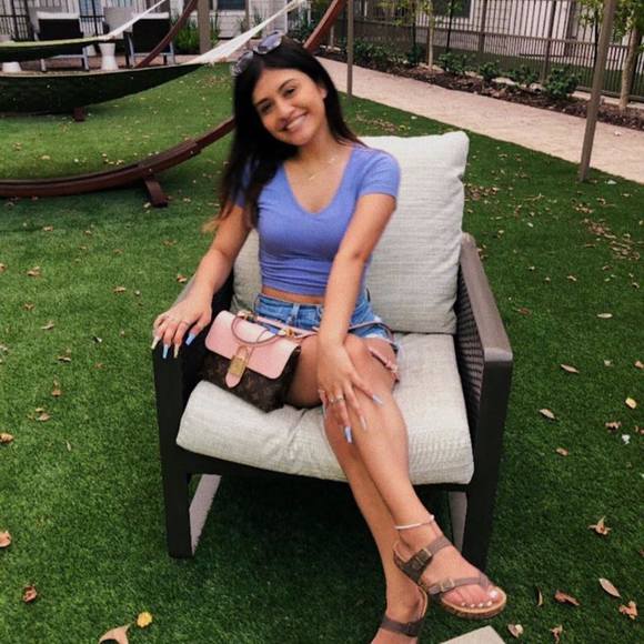 Profile Picture of Juliette Delgado (@juliettedelg123) on Poshmark