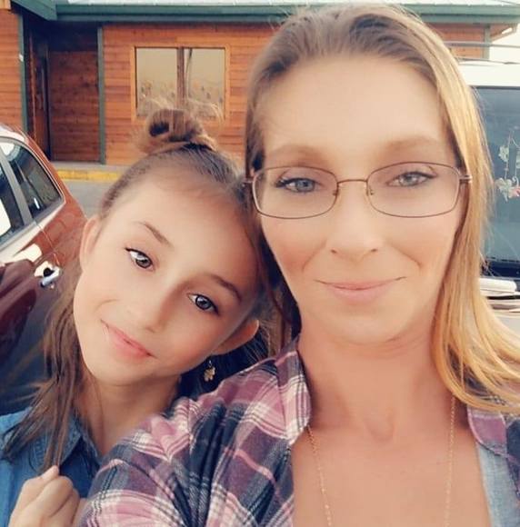Profile Picture of April Zurovec (@aprilzurovec) on Poshmark