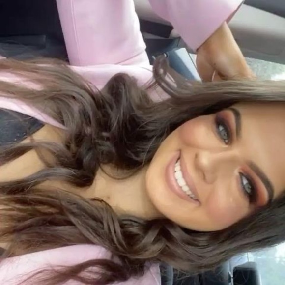 Profile Picture of Bella Negri (@bellanegri) on Poshmark