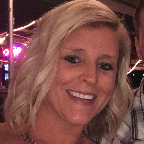 Profile Picture of Amber Pippert (@amberorty81) on Poshmark