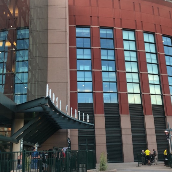 Profile Picture of Rayen Abdelmuti (@rayen21) on Poshmark