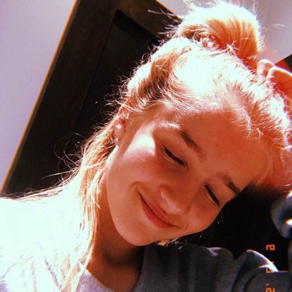 Profile Picture of Ella Matzke (@ellamatzke) on Poshmark
