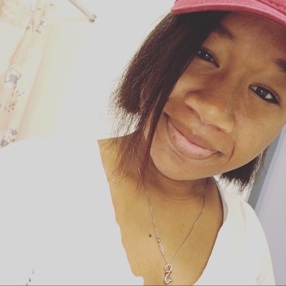 Profile Picture of Hannah Maze (@hannahmaze) on Poshmark