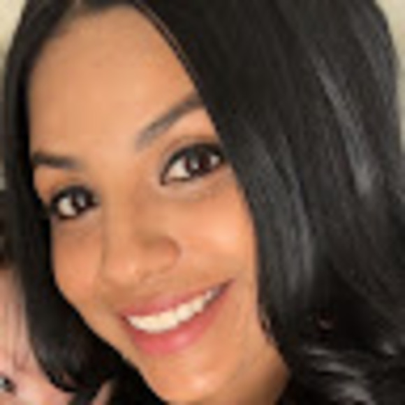 Profile Picture of Dora Villagrana (@dorahrnndz93) on Poshmark