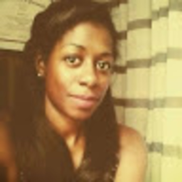 Profile Picture of Ariel Anderson (@gammasig10) on Poshmark