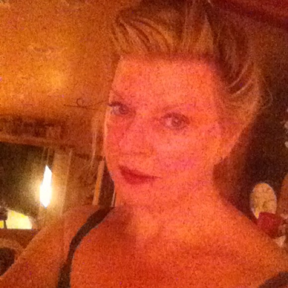 Profile Picture of Linda Nelbach (@milo8mybaby) on Poshmark