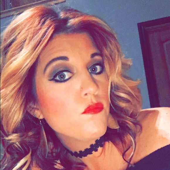 Profile Picture of Sherryce Benson (@hairsher) on Poshmark