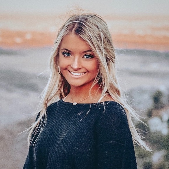 Profile Picture of Kennedy Fuchs (@kennedy460) on Poshmark