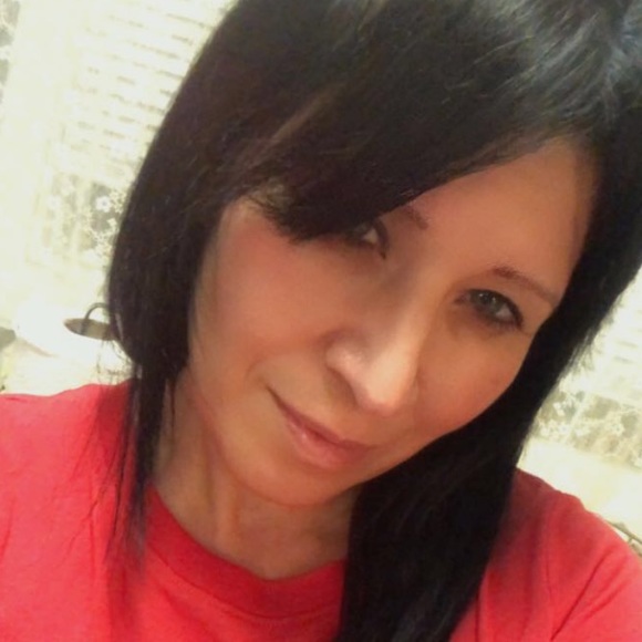 Profile Picture of Christine Piacente (@christinepiacen) on Poshmark