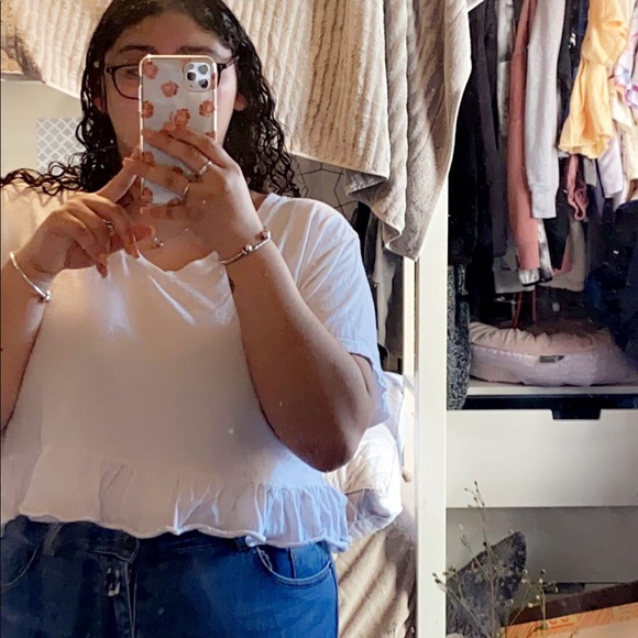 Profile Picture of Jazmin Lara (@jazminlara110) on Poshmark