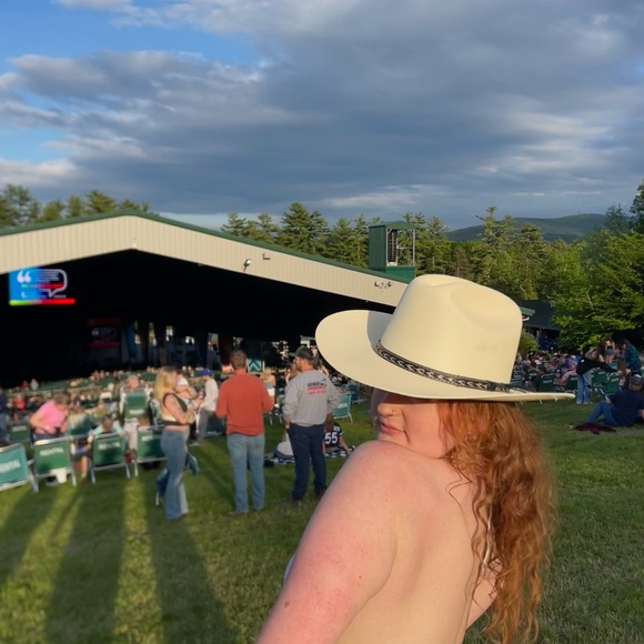 Profile Picture of !kayla Runnals (@kaylarunnals) on Poshmark