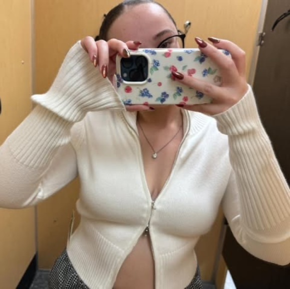 Profile Picture of Amelia Booker (@anamelia501) on Poshmark