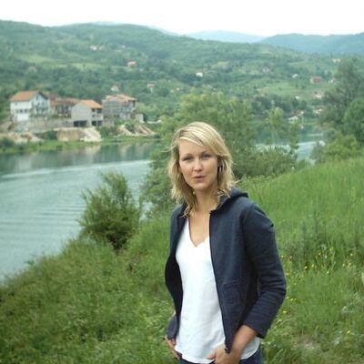Profile Picture of Lora Perry (@uufpacg078) on Twitter