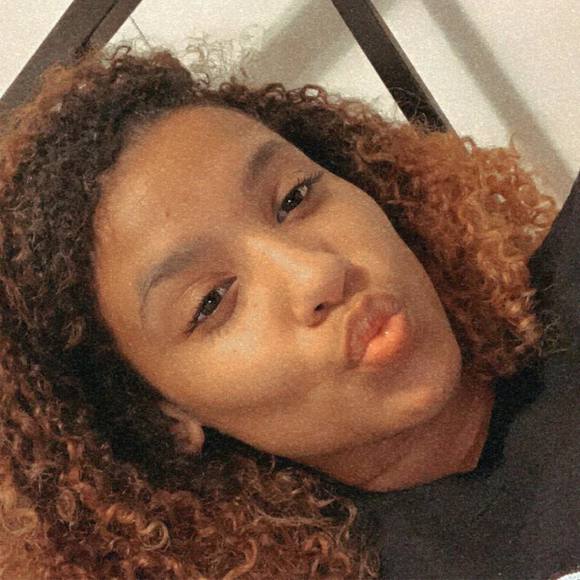 Profile Picture of Nadia Wilson (@nadiawilson03) on Poshmark