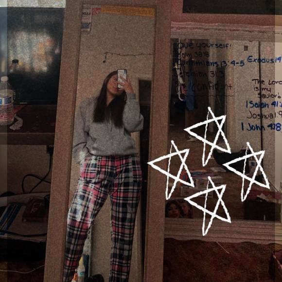 Profile Picture of Juliana Vicente (@jvicente337) on Poshmark