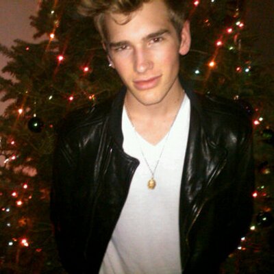 Profile Picture of Alexander Farnsworth (@alexanderbourne) on Twitter