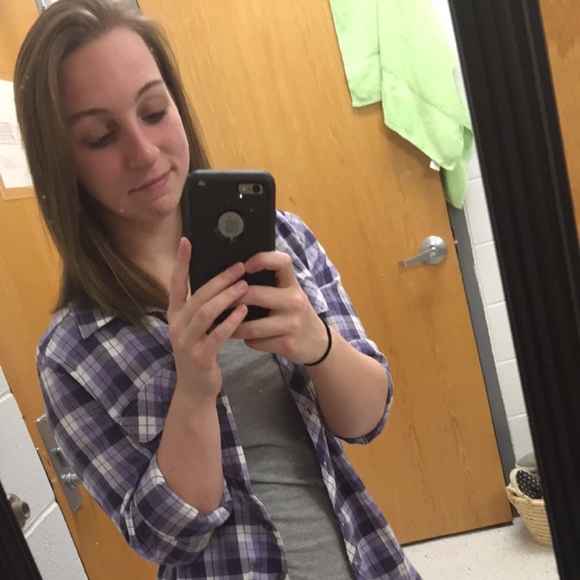 Profile Picture of Alexis Byrnes (@abyrnes10) on Poshmark