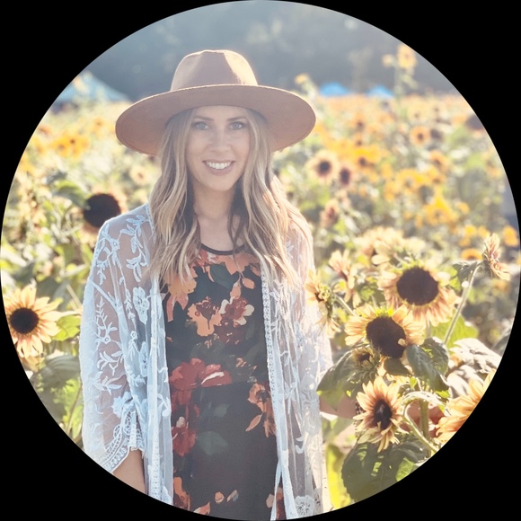 Profile Picture of Kristin Neuschaefer (@kleighn329) on Poshmark