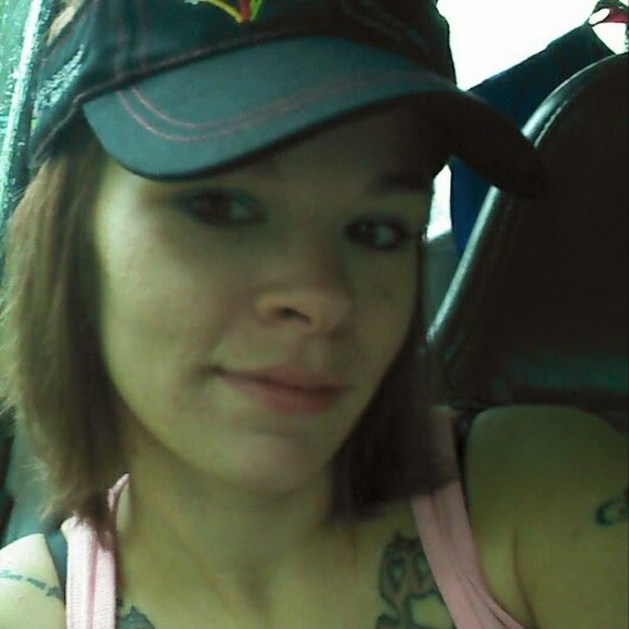 Profile Picture of Mindi Stiglet (@mindistiglet92) on Poshmark