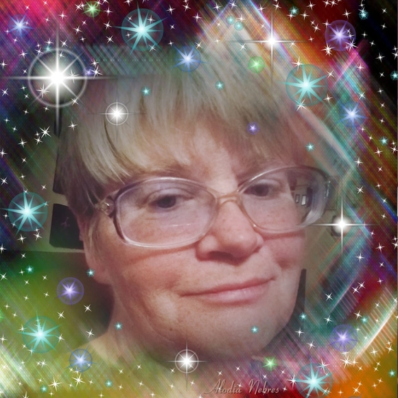 Profile Picture of Carren Welch (@carrendowney) on Poshmark