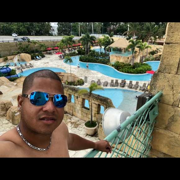 Profile Picture of Rene Cora (@nalgufilo) on Poshmark