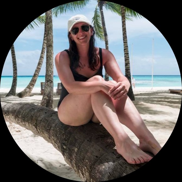 Profile Picture of Jessica Barris (@jessica_barris) on Poshmark