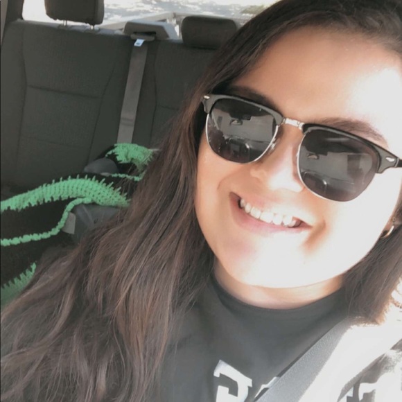 Paige Klimkowski - Poshmark Profile Picture of Paige Klimkowski (@paigeklimlol) on Poshmark