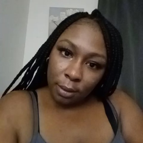 Profile Picture of Mattie Jones (@mattiemomoney) on Poshmark