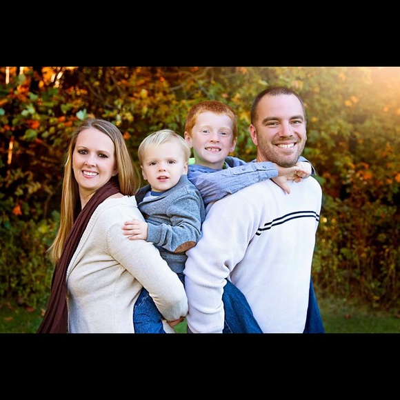 Profile Picture of Tiffany Lampton (@tlampton) on Poshmark