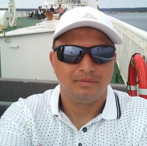 Profile Picture of Julian Suarez (@juli1981b) on Poshmark