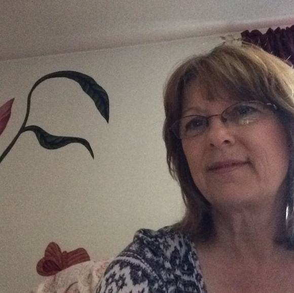 Profile Picture of Donna Clary (@zekenthia) on Poshmark