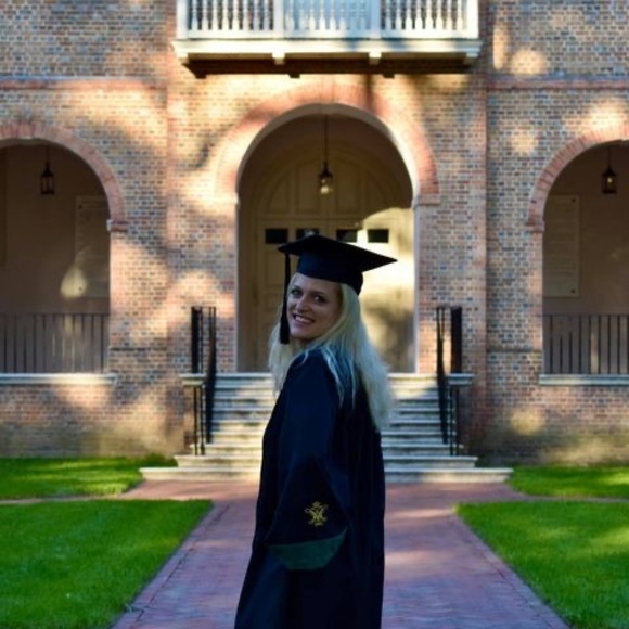 Profile Picture of Courtney Lorey (@cllorey) on Poshmark