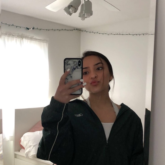Profile Picture of Angelique Zaucha (@angelique5656) on Poshmark