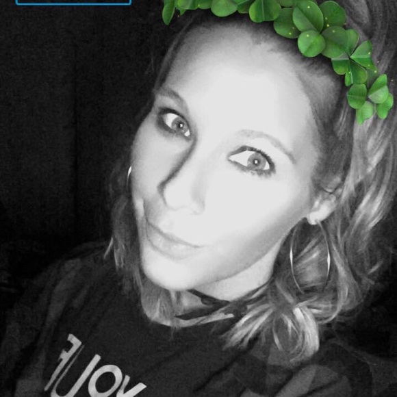 Profile Picture of Kristi Trouba (@ktrouba) on Poshmark