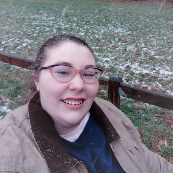 Profile Picture of Melanie Quinn (@xpumpkinxmelonx) on Poshmark