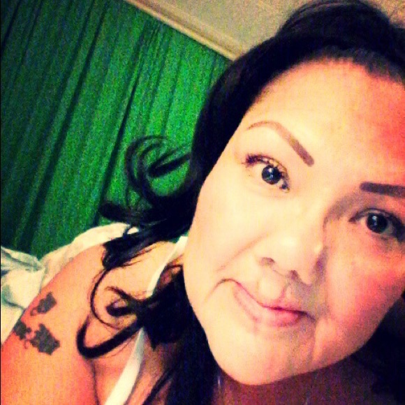 Profile Picture of April Gann (@mrsgann) on Poshmark