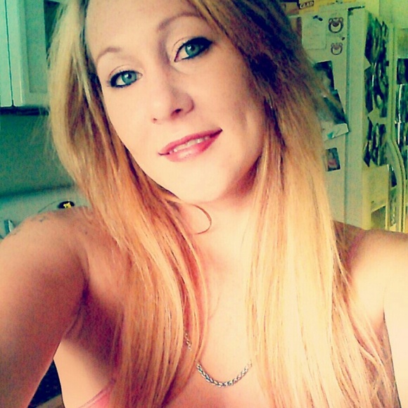 Profile Picture of Jessica Champagne (@champagne29) on Poshmark