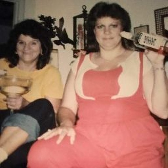 Annette Ringley - Poshmark Profile Picture of Annette Ringley (@annetteringley) on Poshmark