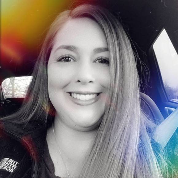 Profile Picture of Sara Delegge (@vieckster) on Poshmark