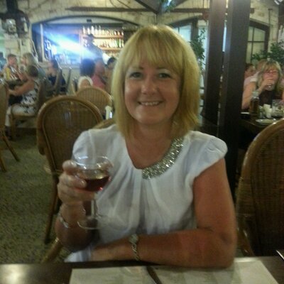 Profile Picture of Julia Rayner (@juliarayner) on Twitter