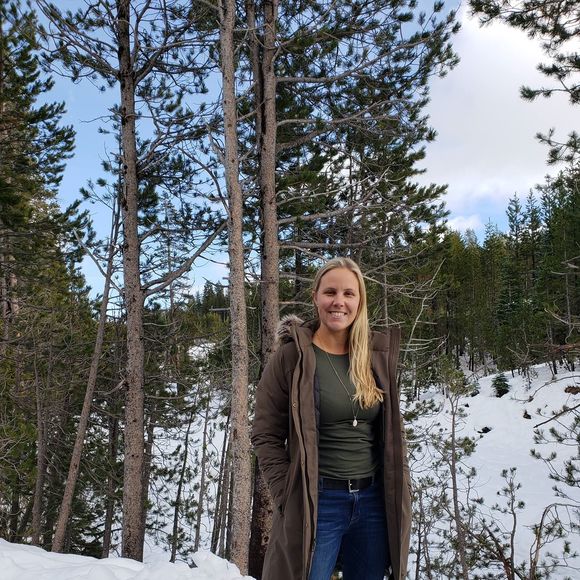 Profile Picture of Alex Roddenbery (@kandie26) on Poshmark