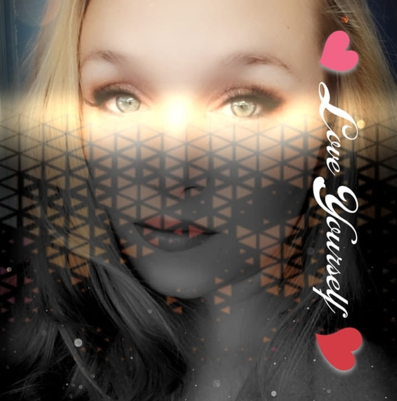 Profile Picture of Charaty Cannon (@charatyhodgson) on Poshmark