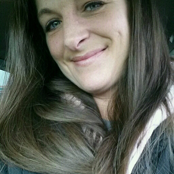 Profile Picture of Tiffany Owsiany (@g3tmudy) on Poshmark